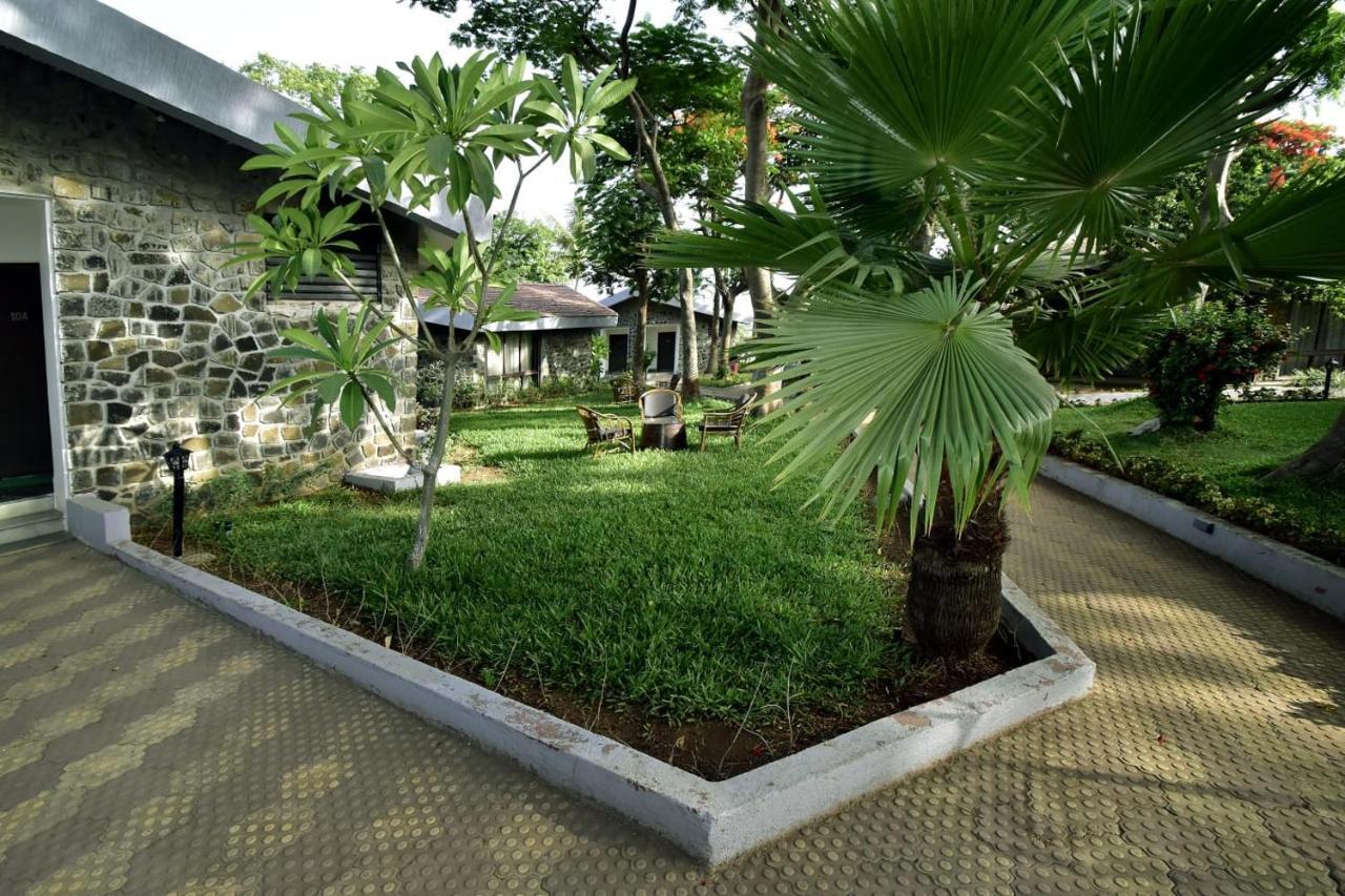 Caves County Resort Malegaon Exterior photo